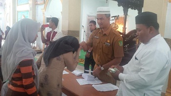 Pengurus Masjid Agung Al-Ikhlas Santuni 604 Anak Yatim Melalui Dana Infak Masjid